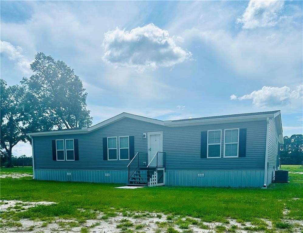 2 Acres of Residential Land with Home for Sale in Nahunta, Georgia