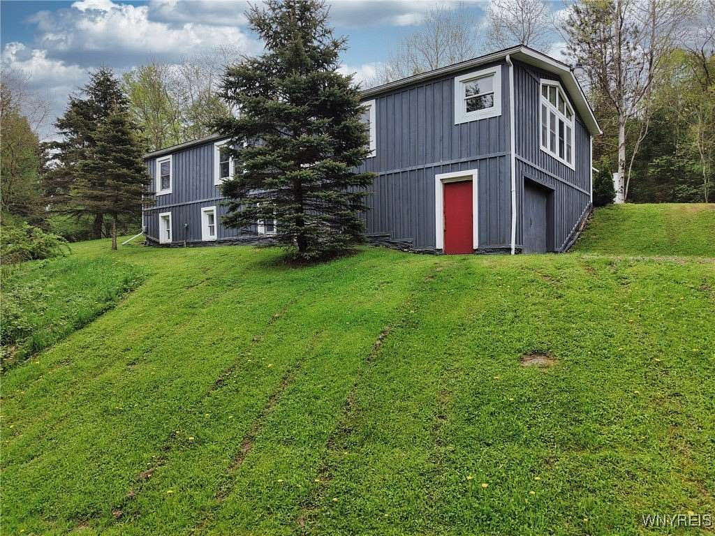 7.85 Acres of Residential Land with Home for Sale in Ellicottville, New York