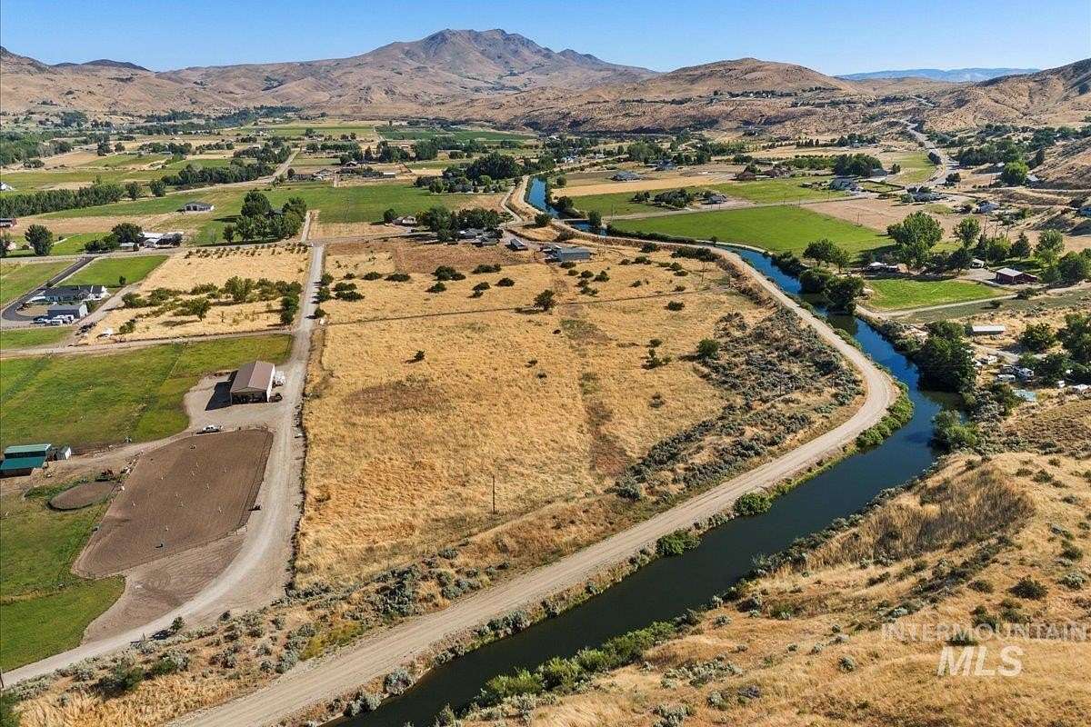 13.8 Acres of Land for Sale in Emmett, Idaho