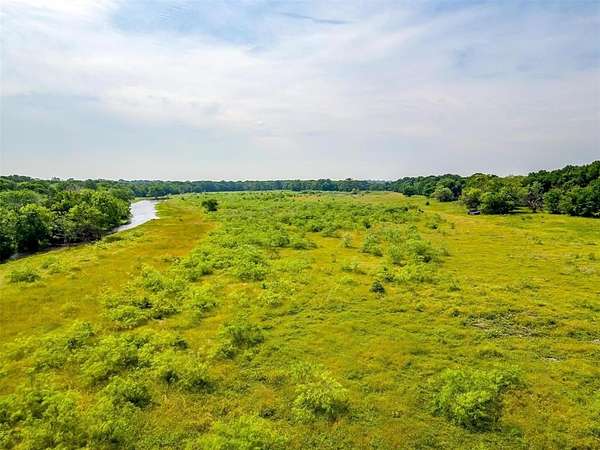 137 Acres of Recreational Land with Home for Sale in Corsicana, Texas