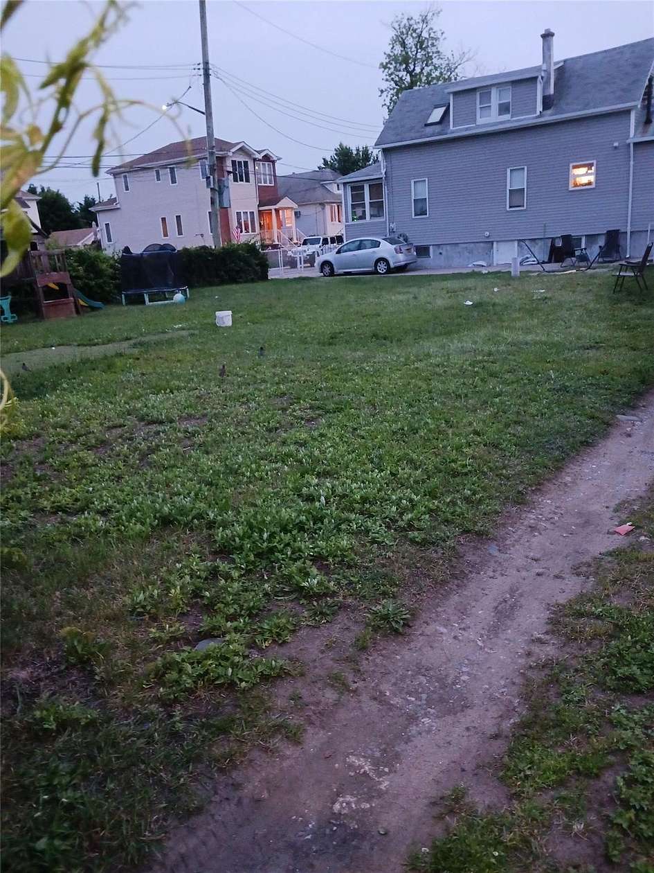 0.04 Acres of Land for Sale in Hamilton Beach, New York