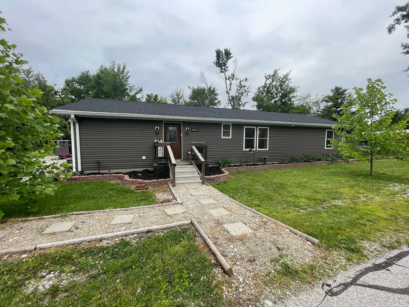 1 Acre of Residential Land with Home for Sale in Carbon, Indiana