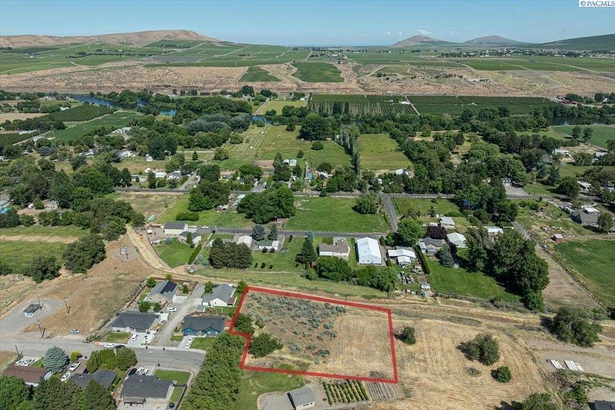 1.28 Acres of Residential Land for Sale in Benton City, Washington