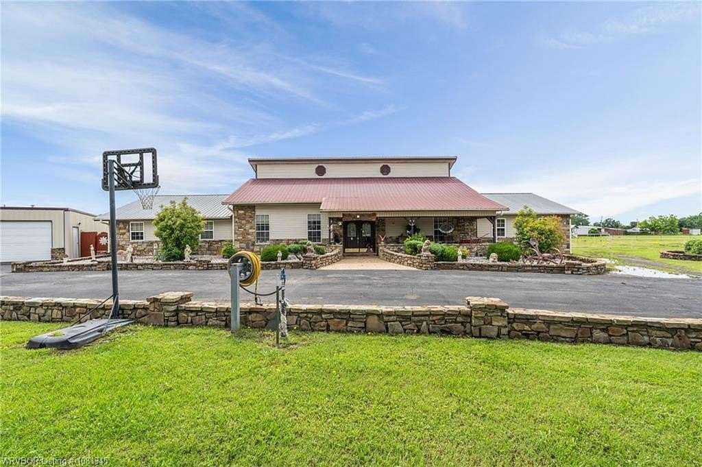 2.59 Acres of Residential Land with Home for Sale in Sallisaw, Oklahoma