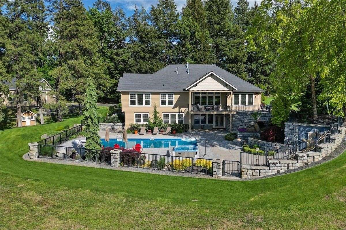 10 Acres of Residential Land with Home for Sale in Spokane, Washington