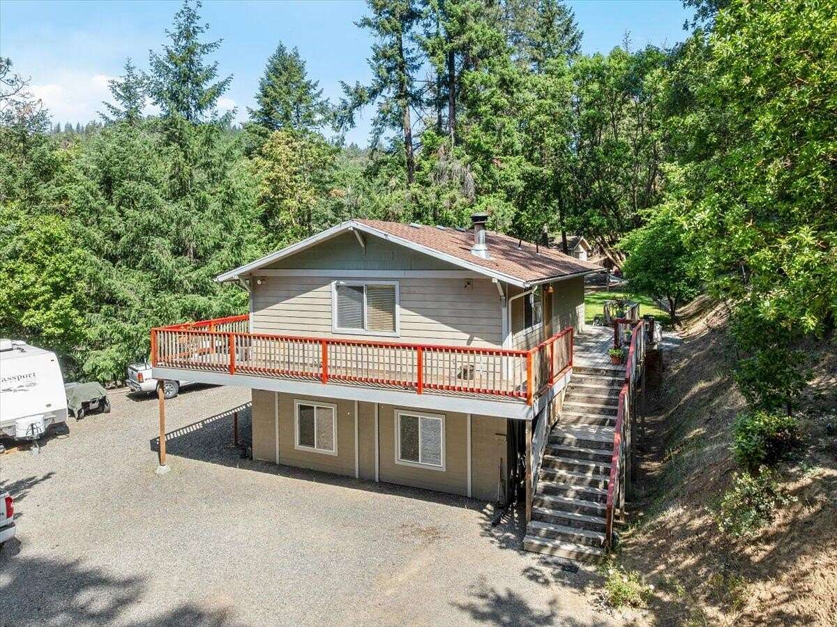 3.24 Acres of Residential Land with Home for Sale in Jacksonville, Oregon