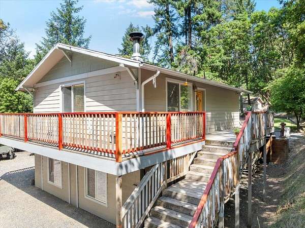 3.24 Acres of Land with Home for Sale in Jacksonville, Oregon