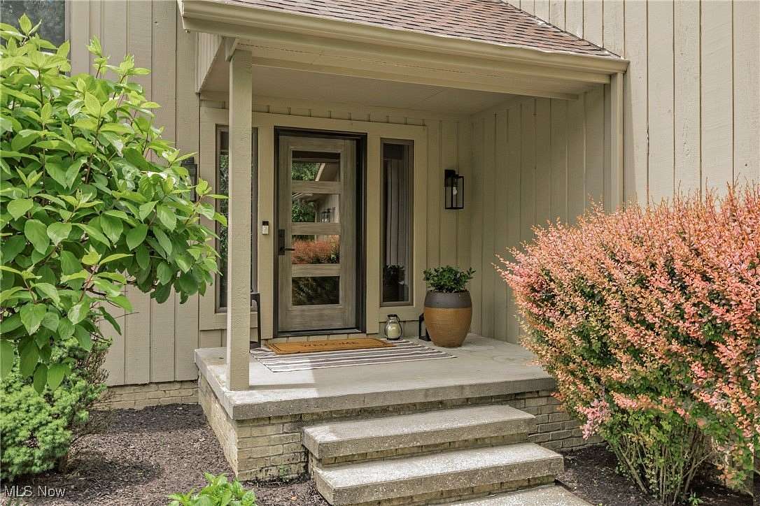 4.4 Acres of Residential Land with Home for Sale in Moreland Hills, Ohio