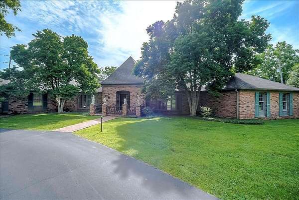 5.78 Acres of Residential Land with Home for Sale in Frankfort, Kentucky