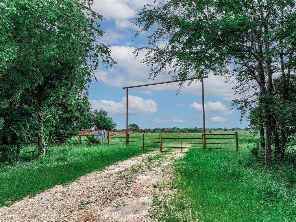 365 Acres of Land for Sale in Dike, Texas