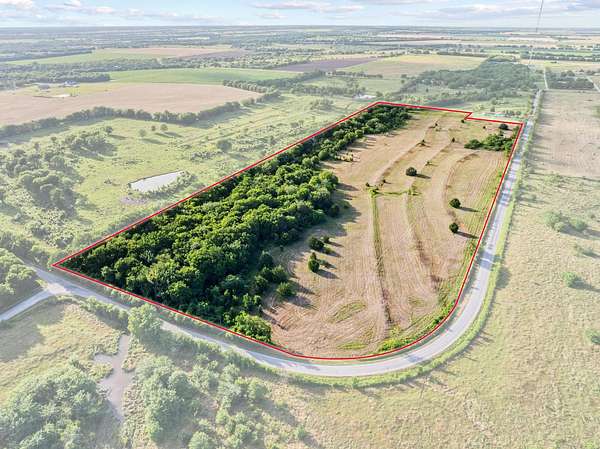 25 Acres of Recreational Land for Sale in Collinsville, Texas