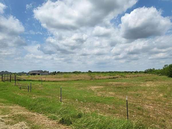 4 Acres of Residential Land for Sale in Corsicana, Texas