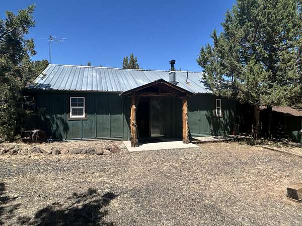 1.86 Acres of Residential Land with Home for Sale in Prineville, Oregon