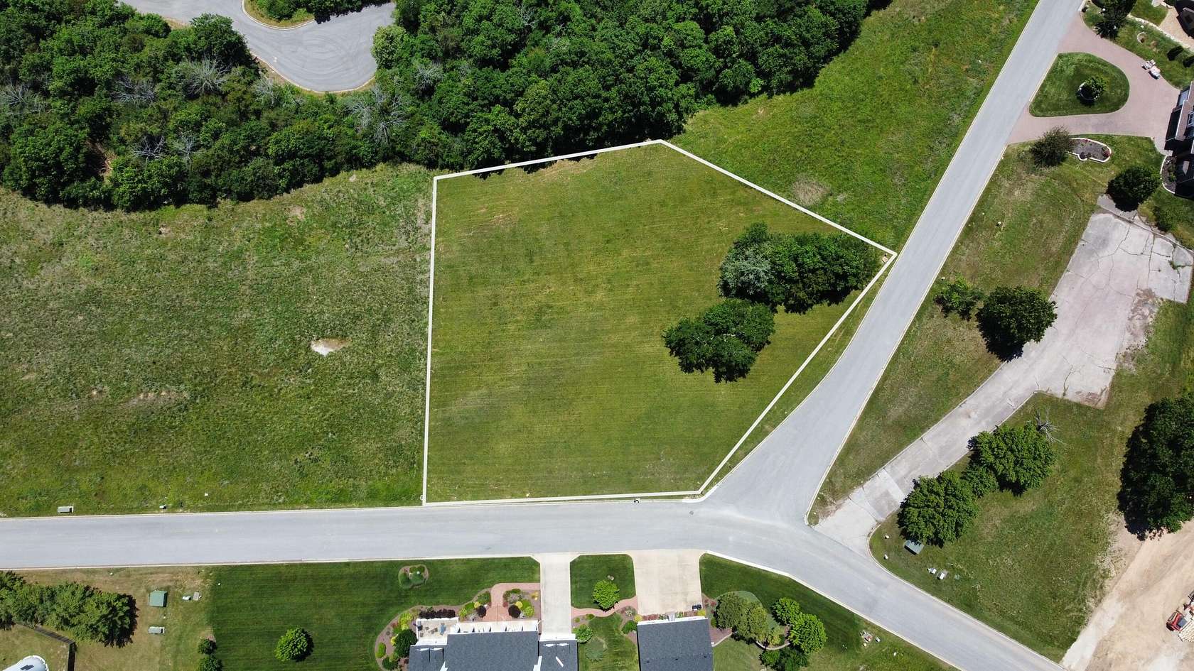 0.89 Acres of Residential Land for Sale in Hollister, Missouri