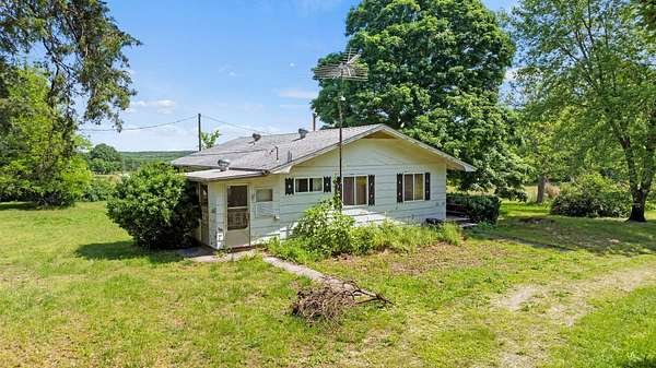 28.8 Acres of Land with Home for Sale in Sarcoxie, Missouri