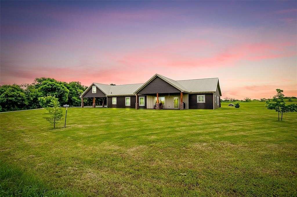 32 Acres of Land with Home for Sale in Itasca, Texas