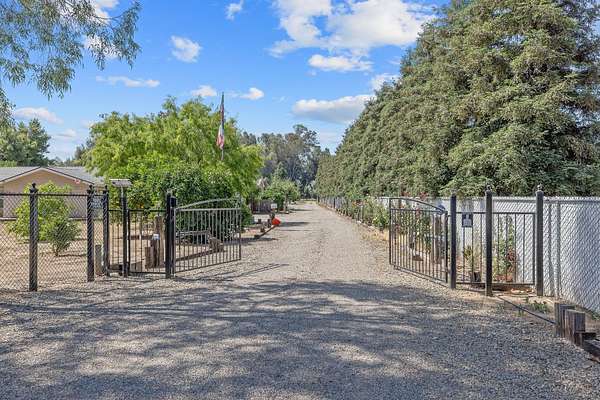 4.25 Acres of Residential Land with Home for Sale in Fresno, California