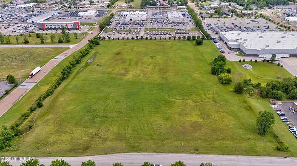 9 Acres of Commercial Land for Sale in Southaven, Mississippi