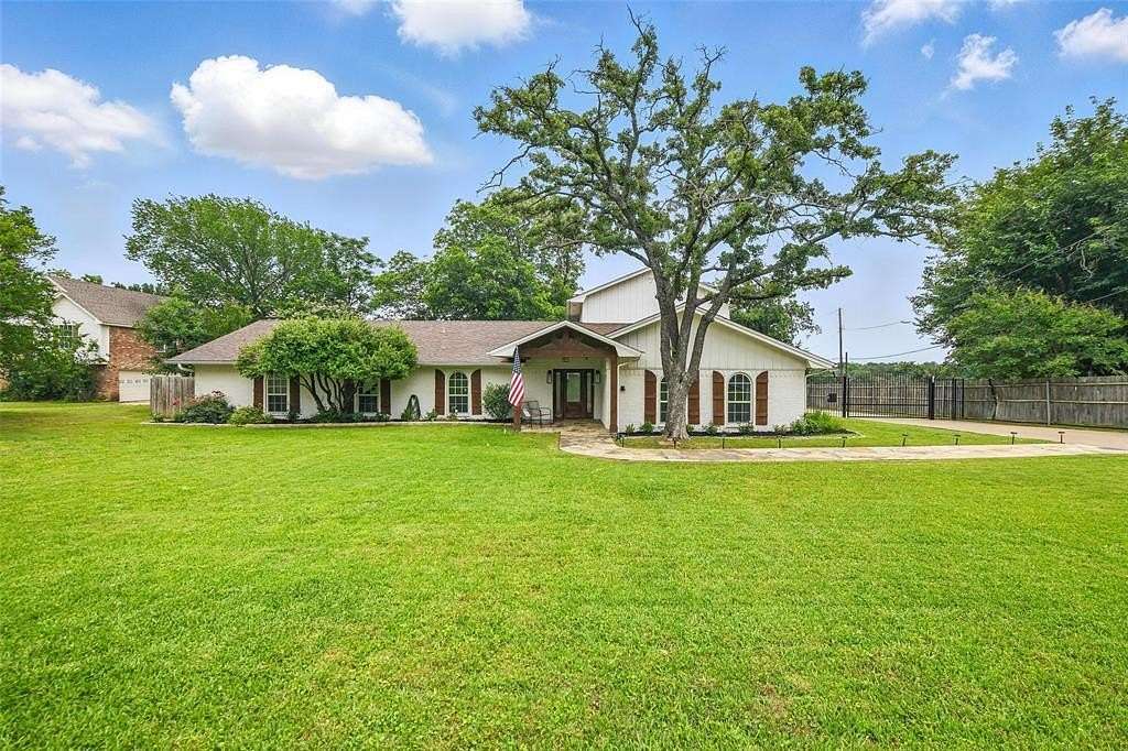 1.5 Acres of Residential Land with Home for Sale in Colleyville, Texas