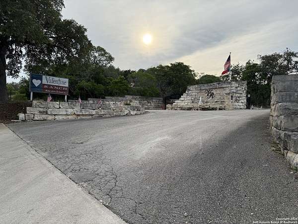 1 Acre of Residential Land for Sale in Helotes, Texas