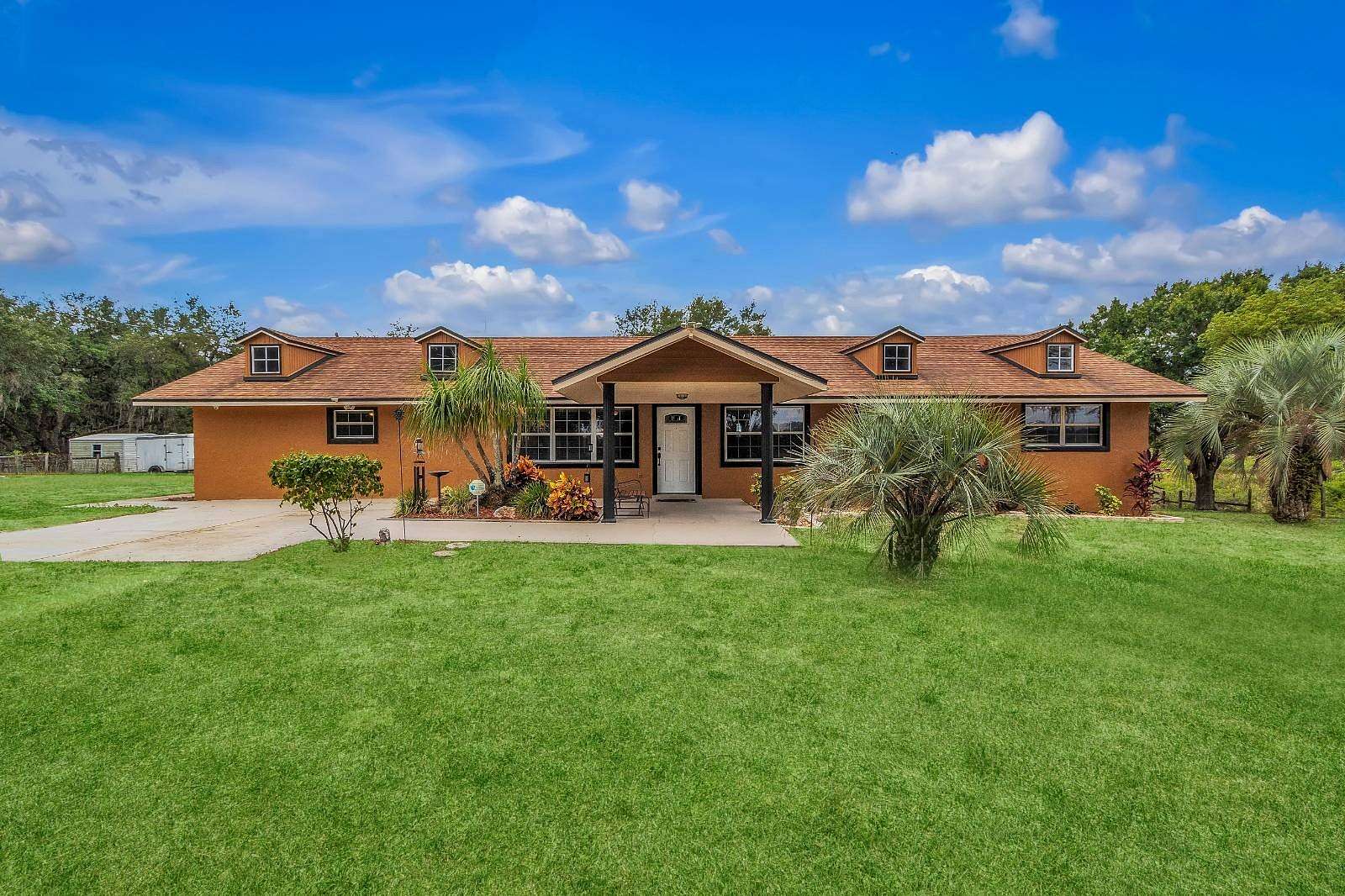 10 Acres of Land with Home for Sale in Howey-in-the-Hills, Florida