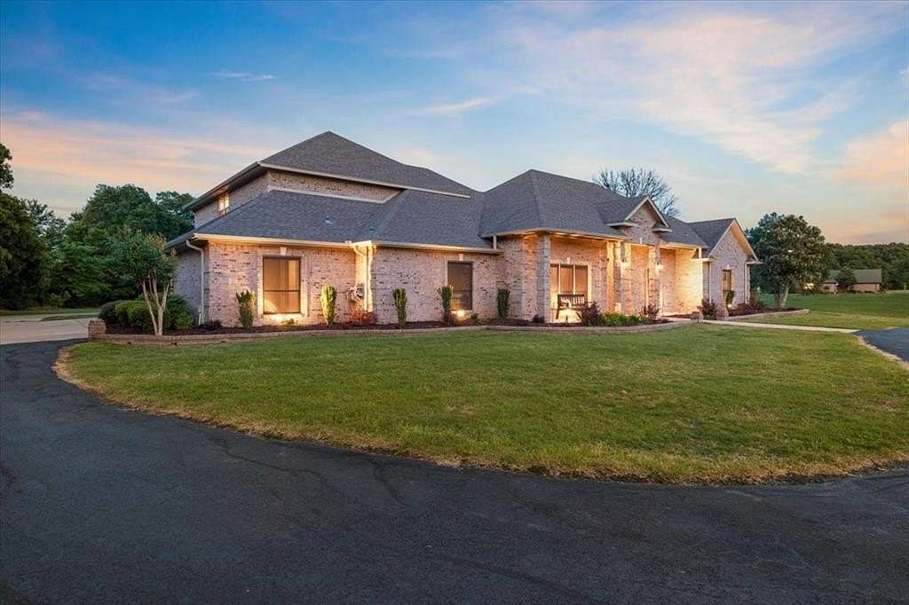 11 Acres of Recreational Land with Home for Sale in Paris, Texas