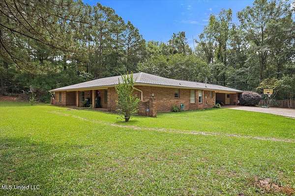 2.1 Acres of Residential Land with Home for Sale in Mendenhall, Mississippi