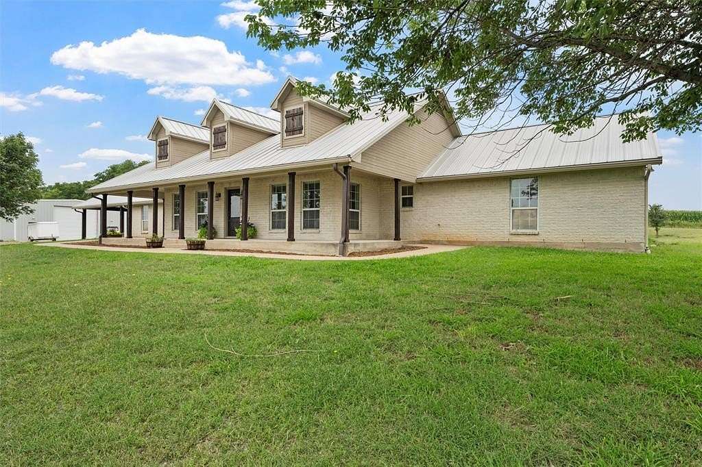 30 Acres of Agricultural Land with Home for Sale in Abbott, Texas