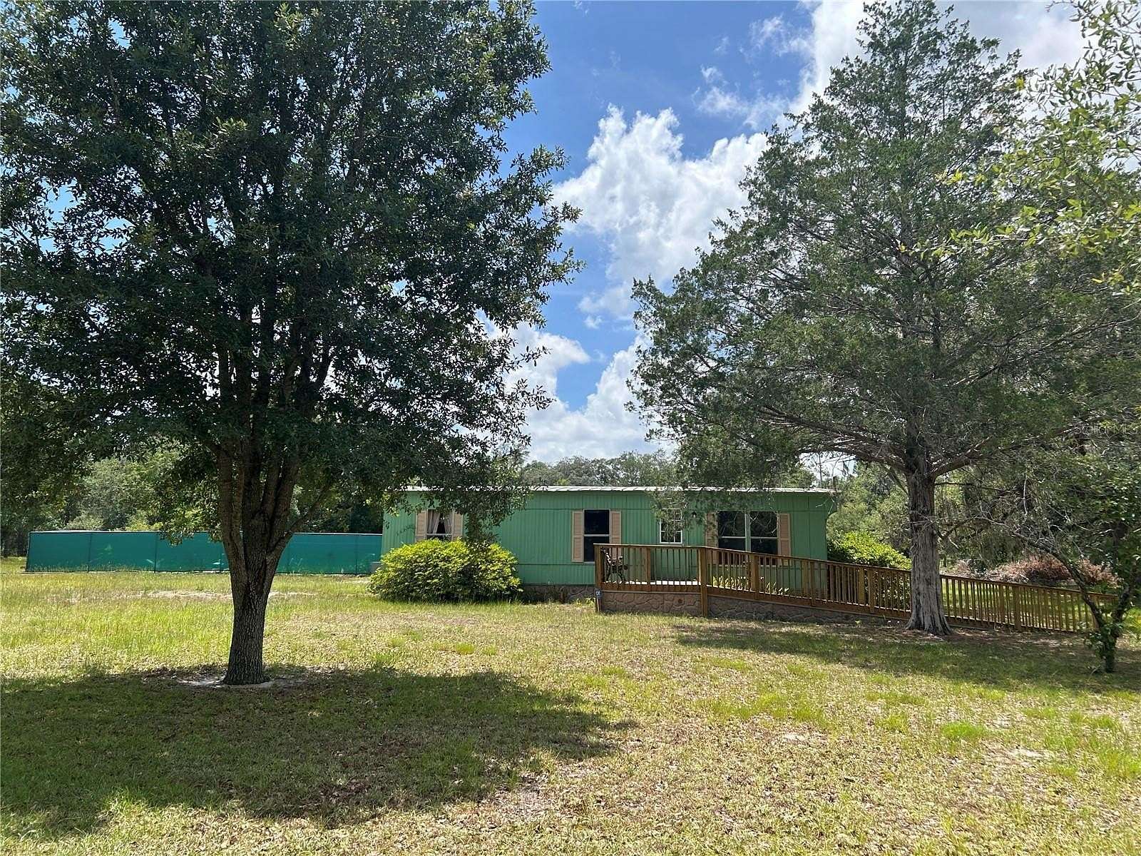 3.3 Acres of Residential Land with Home for Sale in Morriston, Florida