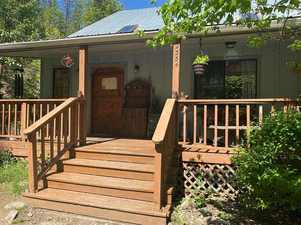 18 Acres of Land with Home for Sale in Jacksonville, Oregon