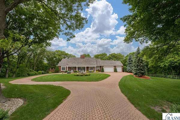 2.16 Acres of Residential Land with Home for Sale in North Mankato, Minnesota