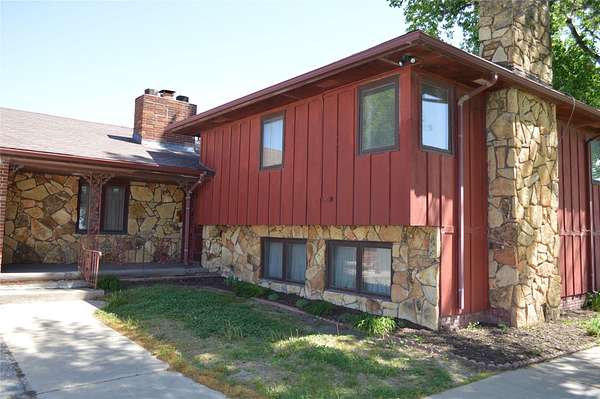 25.7 Acres of Land with Home for Auction in Knoxville, Iowa