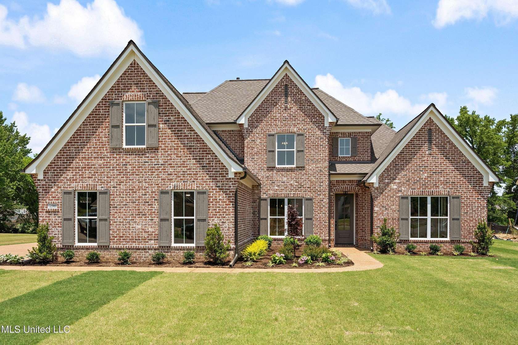 0.75 Acres of Residential Land with Home for Sale in Hernando, Mississippi