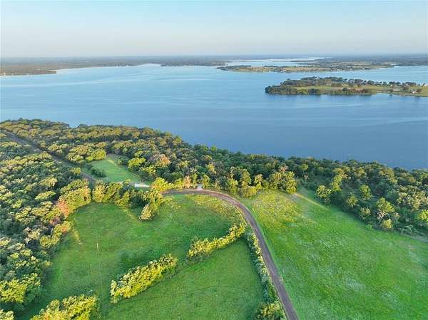 2.3 Acres of Residential Land for Sale in Jewett, Texas