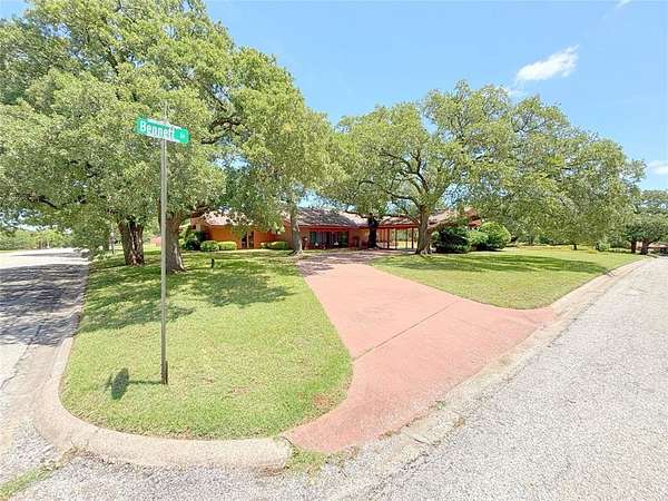 1.5 Acres of Residential Land with Home for Sale in Bowie, Texas