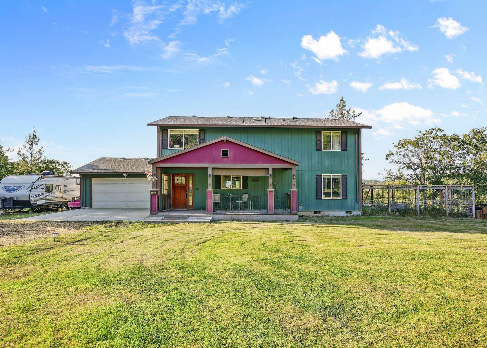 5.39 Acres of Residential Land with Home for Sale in Eagle Point, Oregon