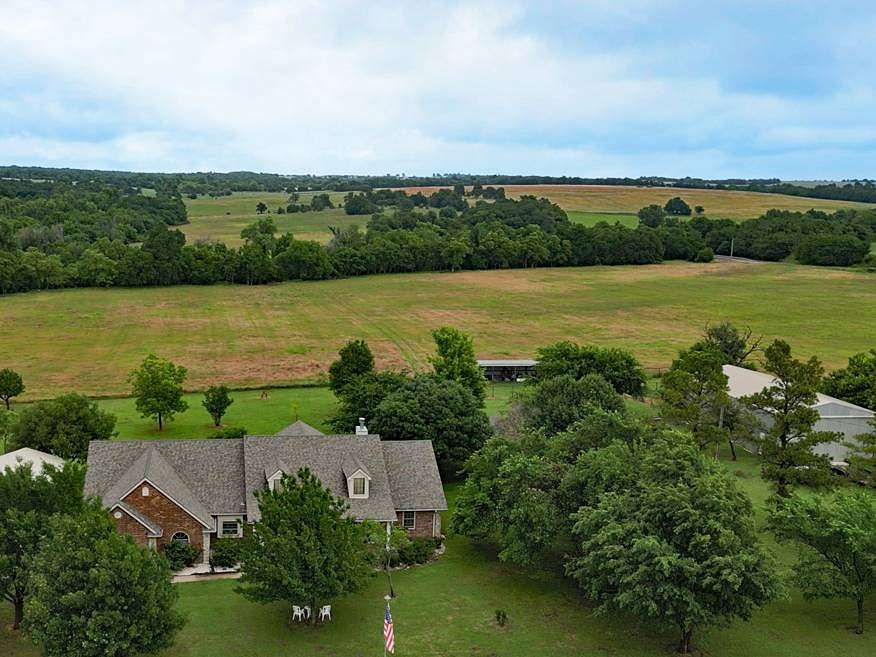 80 Acres of Land with Home for Sale in Rush Springs, Oklahoma