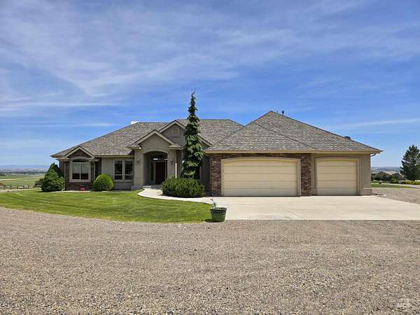 5 Acres of Land with Home for Sale in Ontario, Oregon