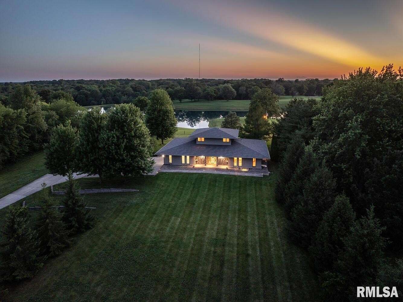 2.1 Acres of Residential Land with Home for Sale in Macomb, Illinois