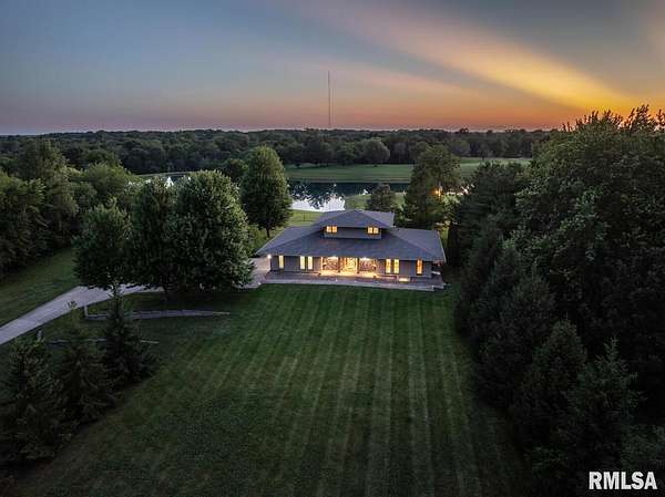 2.1 Acres of Residential Land with Home for Sale in Macomb, Illinois