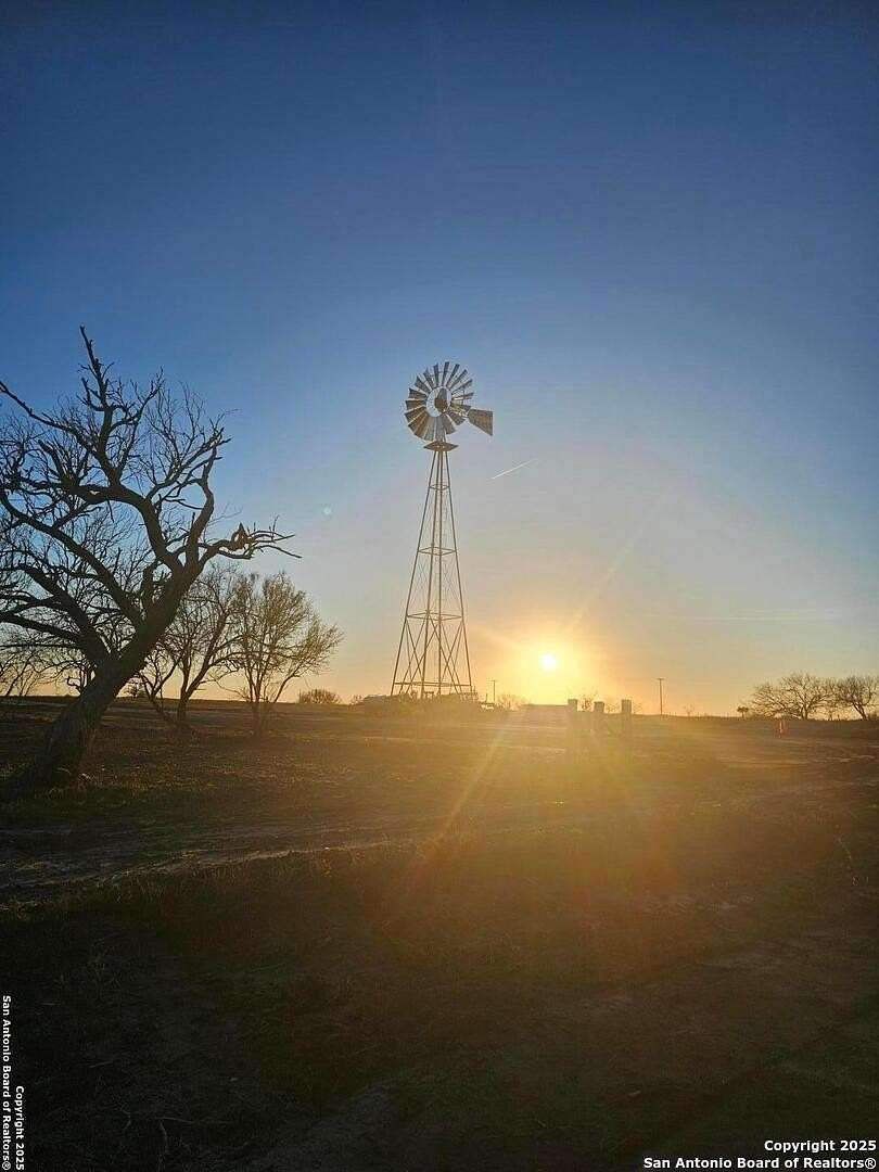 1.37 Acres of Residential Land for Sale in Pleasanton, Texas