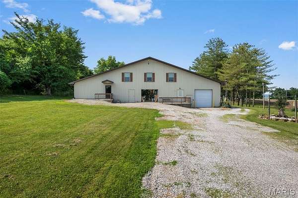 5.63 Acres of Improved Mixed-Use Land for Sale in Chester, Illinois