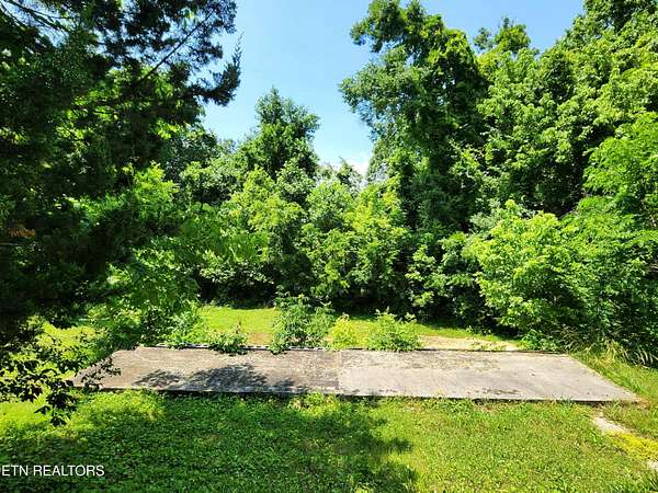 1.35 Acres of Residential Land for Sale in Harriman, Tennessee