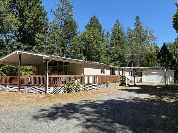 5 Acres of Residential Land with Home for Sale in Grants Pass, Oregon