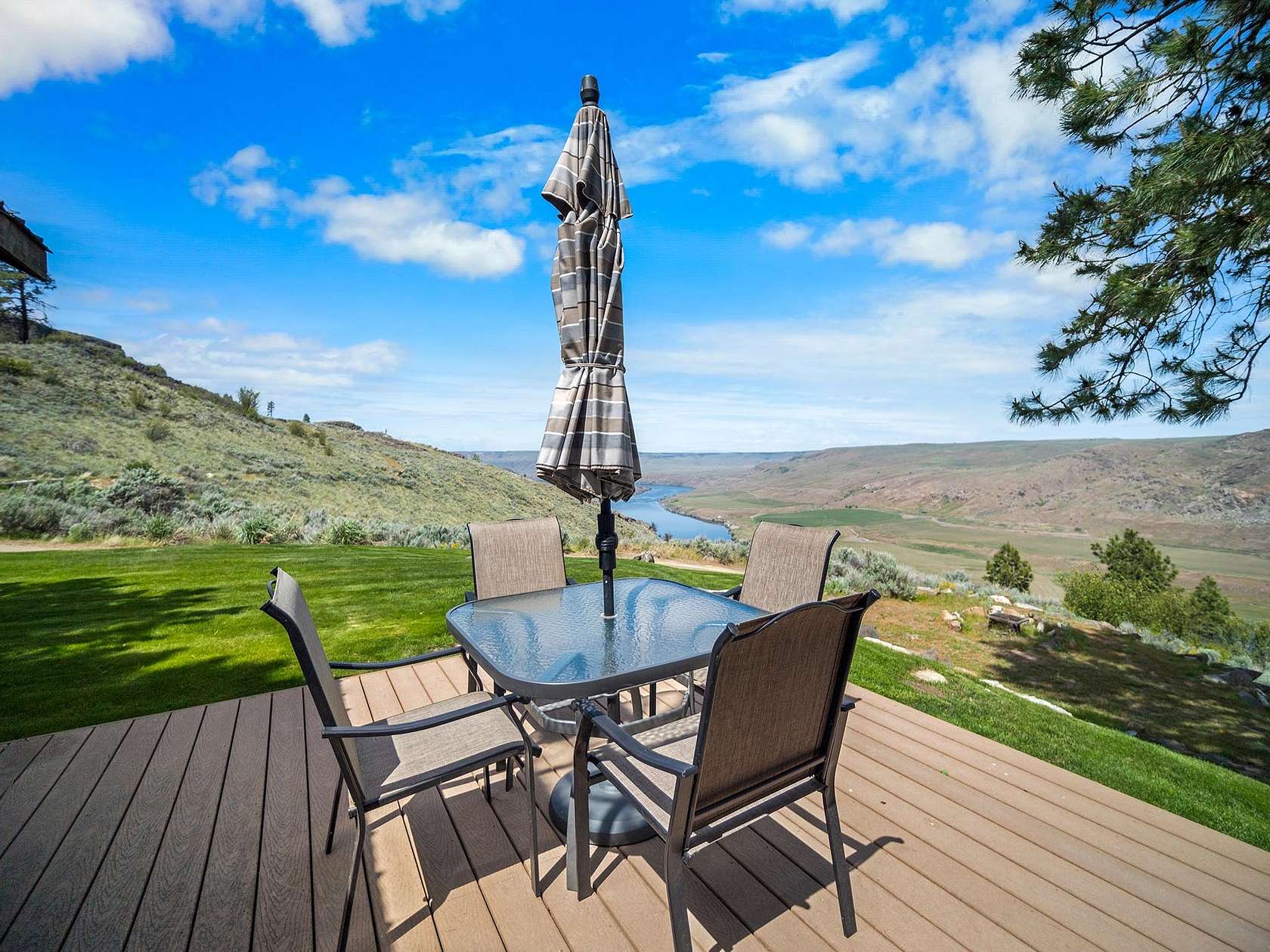 512 Acres of Recreational Land for Sale in Bridgeport, Washington