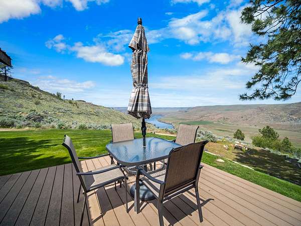 512 Acres of Recreational Land for Sale in Bridgeport, Washington