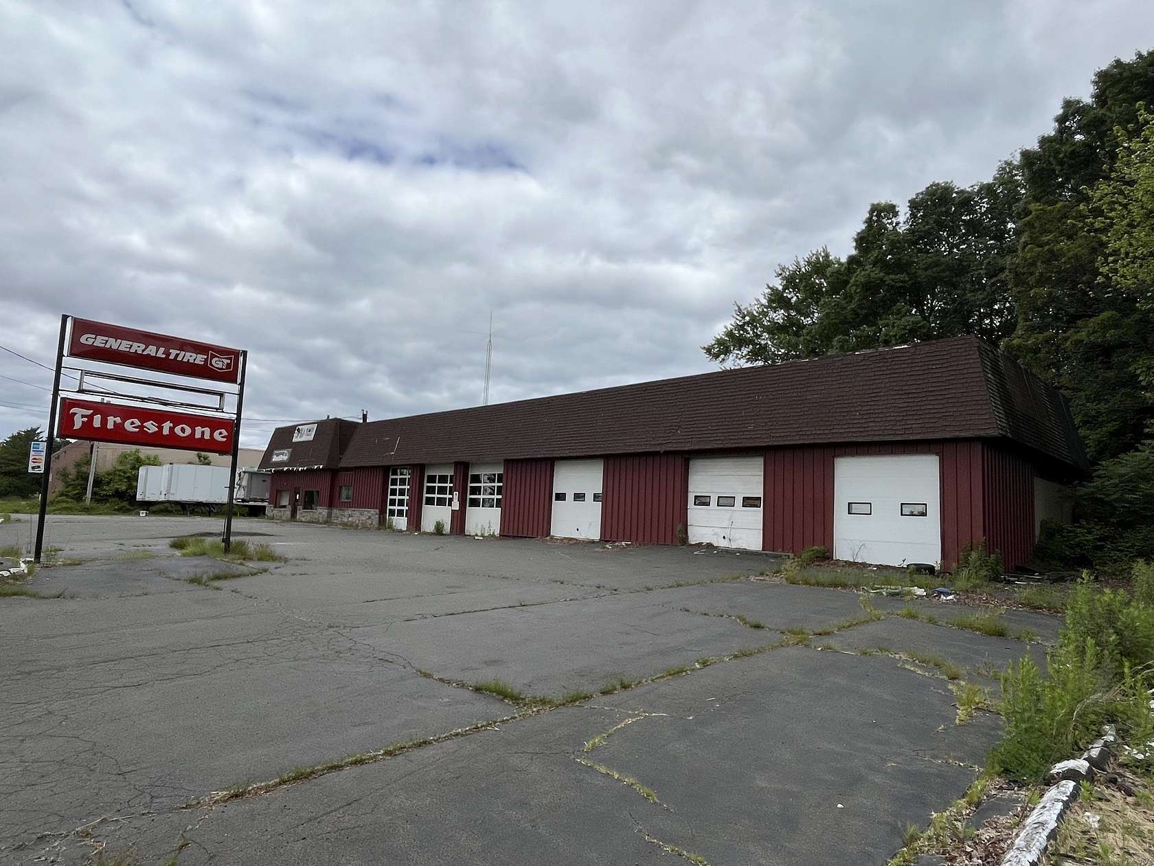 2.22 Acres of Improved Mixed-Use Land for Sale in Hamden, Connecticut