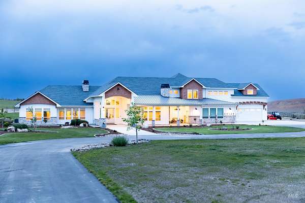 8.55 Acres of Residential Land with Home for Sale in Caldwell, Idaho