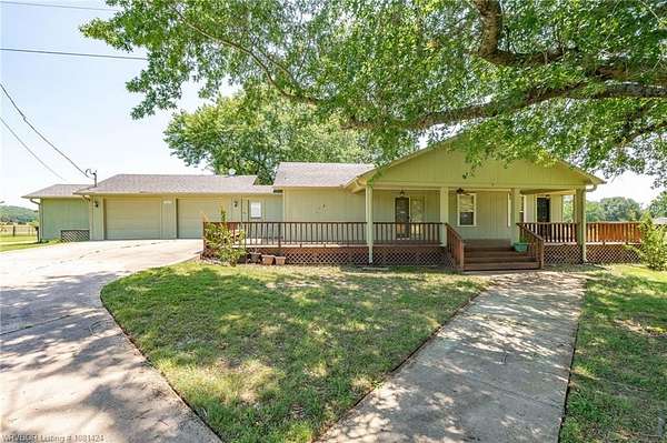 5.83 Acres of Residential Land with Home for Sale in Greenwood, Arkansas