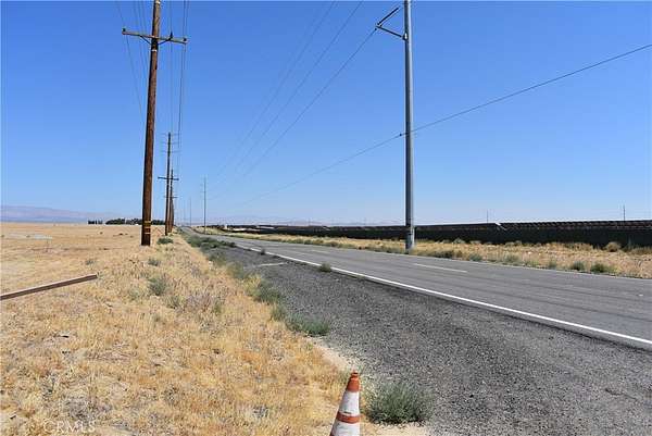 9.75 Acres of Land for Sale in Lancaster, California